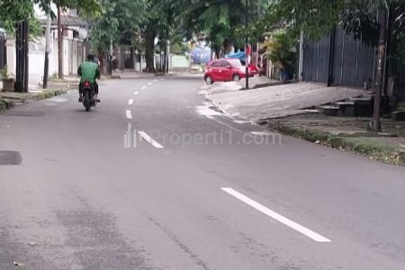 Dijual Rumah Hitung Tanah 763m2 di Cawang, Jakarta Timur - Hadap Timur, Jalan Lebar, Lokasi Strategis