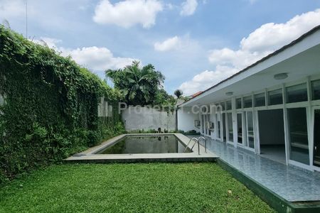 Sewa Rumah Kemang, Jakarta Selatan - Private Pool & Backyard