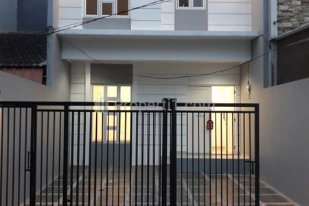 Jual Rumah Janur Kuning Kelapa Gading Jakarta Utara, Bangunan Masih Baru (Bangunan Akhir Tahun 2021), Hadap Utara