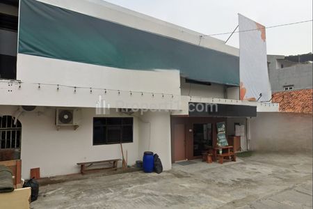 Dijual Rumah Tempat Usaha di Otista Raya, Cawang, Jatinegara, Jakarta Timur, Lokasi Strategis, di Jalan Raya, Cocok untuk Usaha Apapun, Nego