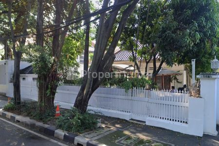 Disewakan Rumah di Menteng Jakarta Pusat Luas Tanah 600m2, Ada Kolam Renang, Jalan Lebar, Lokasi Prestisius