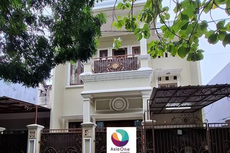 Disewakan Rumah 2 Lantai Fasilitas Private Kolam Renang di Pondok Kelapa Jakarta Timur