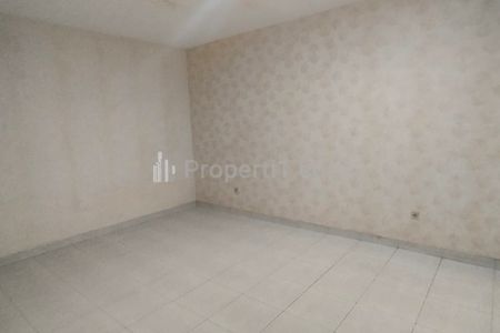 Dijual Rumah Taman Kebon Jeruk, Intercon Luas Tanah 200 m2 Jakarta Barat