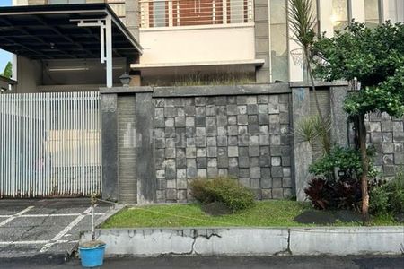 Dijual Rumah Luas Terawat Strategis di Komplek Mekarwangi Bandung