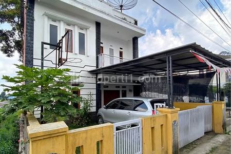 Dijual Rumah Seken Terawat 2 Lantai Murah di Cihanjuang Cimahi