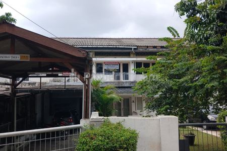 Disewakan Rumah / Kantor 3 Kamar Tidur, Ruang Tamu 4x8, 1 Ruang Makan, 2 Kamar Mandi, Teras, Dapur, Kamar Pembantu di Pengadengan, Jakarta Selatan