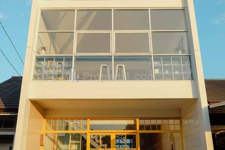 Dijual Rumah Estetik Furnished Bonus Studio di Cisaranten Bandung
