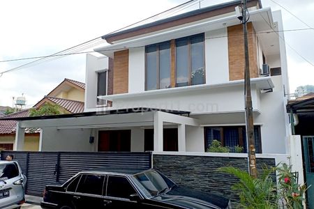 Disewakan Rumah Cantik 2 Lantai Daerah di Kebayoran Baru, Jakarta Selatan