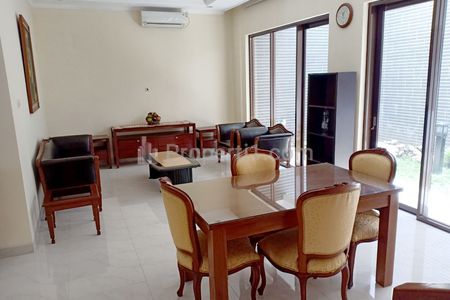 Disewakan Rumah Cantik 2 Lantai Daerah di Kebayoran Baru, Jakarta Selatan