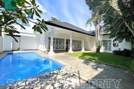 Disewakan Rumah Luas di Area Kemang Jakarta Selatan SSP685