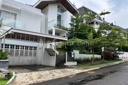 Dijual Rumah Mewah Luas Semi Furnished di Dago Resort Bandung
