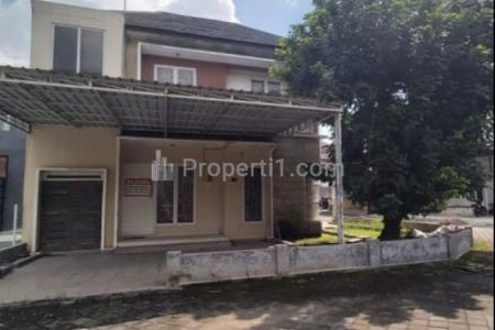Jual Rumah Hook 2 Lantai di Dreamland Royal Regency, Kediri