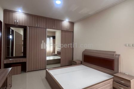 Sewa Rumah Dalam Townhouse di Cipete, Jakarta Selatan - 4 Kamar Tidur, Semi Furnished
