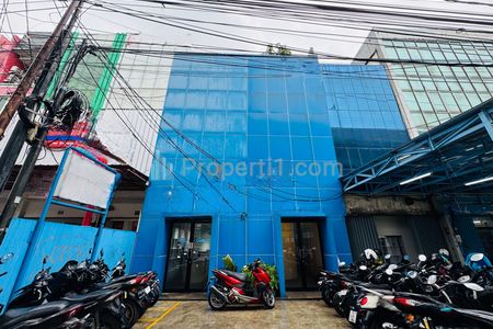 Best Deal! Dijual 2 Ruko Gandeng di Kebayoran Baru Jakarta Selatan - LT 192 / LB 360, Lokasi Ramai