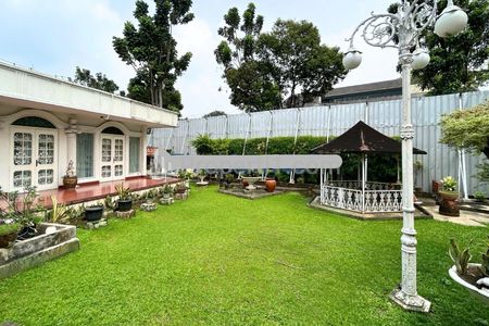 Jual Rumah di Lebak Bulus, Jakarta Selatan - LT 1025m2, 15 Kamar Tidur & Ada Kolam Renang