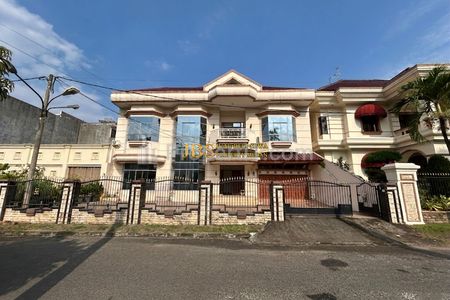 Dijual Rumah 2,5 Tingkat Komplek Taman Malibu Indah (Boulevard), Medan