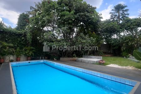 Sewa Rumah Dalam Compound di Kemang, Jakarta Selatan - Ada Kolam Renang & Taman