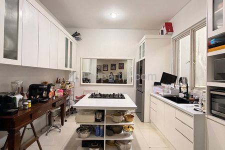 Dijual Rumah Villa Pondok Indah Jakarta Selatan - 4+1 Kamar Tidur (4 Lantai)