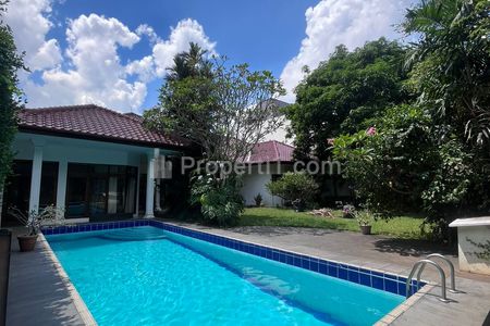 Sewa Rumah dalam Compound di Kemang, Jakarta Selatan - LT 1000m2, 5 Kamar Tidur & Ada Kolam Renang