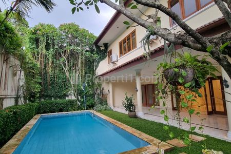 Sewa Rumah di Kemang, Jakarta Selatan - 4 Kamar Tidur, Semi Furnished & Ada Kolam Renang