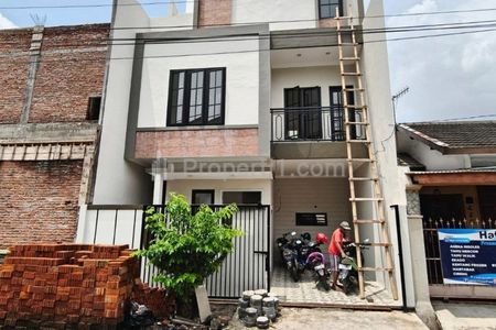 Dijual Rumah Sulfat Agung 3 Lantai Malang 1,5 Milyar
