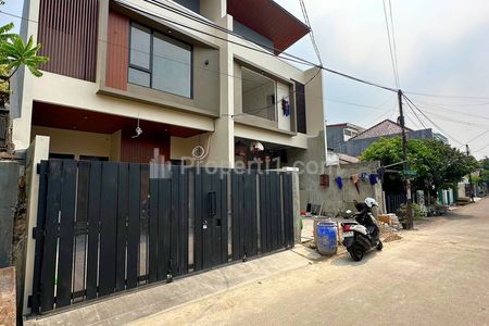 Dijual Rumah 2 Lantai Dalam Kompleks Nyaman Bebas Banjir di Rawamangun, Jakarta Timur
