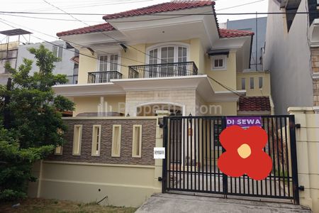 Disewakan Rumah Besar Bagus 2 Lantai Siap Huni di Harapan Indah 2 Cluster Taman Puspa Bekasi