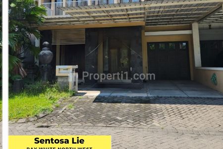 Dijual Rumah Royal Residence Windsor Surabaya Strategis Depan Clubhouse Sport Center, LT 200 m2