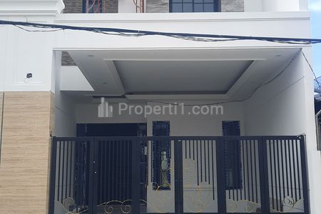 Jual Rumah Babatan Pantai Row Jalan 3 Mobil Model American Classic Mewah Dekat Grand Kenjeran Surabaya Timur