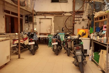 Dijual Cepat Rumah Murah Cocok untuk Usaha di Rawakuning, Pulogebang, Jakarta Timur