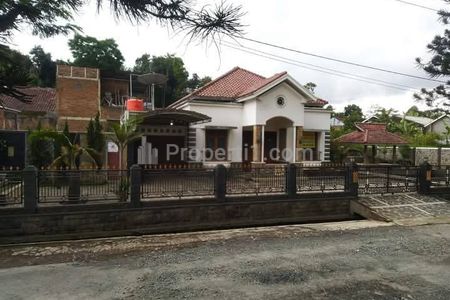 Jual Rumah Tinggal Luas di Perumahan Jatihurip, Sumedang