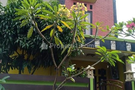 Dijual Rumah Second 3 Lantai Strategis di Cipayung Depok