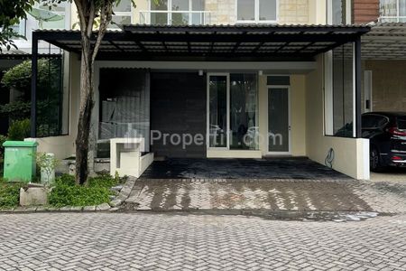 Disewakan Rumah Royal Residence Wiyung Surabaya - Spesial 4 Plus 1 Kamar Tidur - Semi Furnished - Baru Renov Cantik Dekat Citraland, Pakuwon Mal