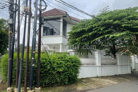 Dijual Rumah Besar Asri 2 Lantai di Cipete Selatan Jakarta Selatan