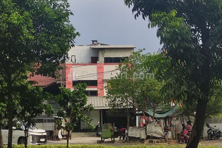 Dijual Rumah Depan Mall di Jaktim