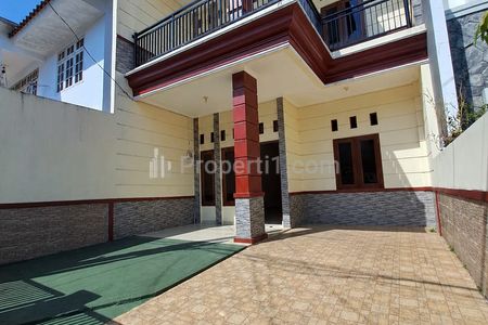 Dijual Rumah 2 Lantai Siap Huni Nyaman dan Strategis di Beji Timur Depok