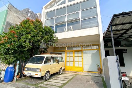 Dijual Rumah 3 Lantai Fully Furnished + Income Studio di Cisaranten Kulon
