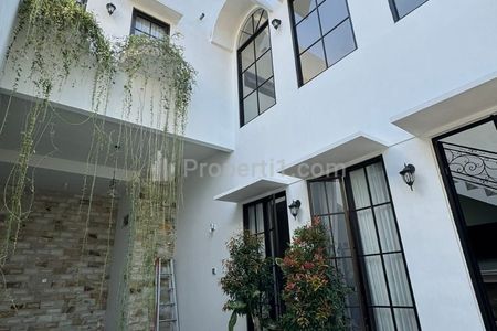 Dijual Rumah Mewah Posisi Hook di Palmerah Cemorokandang Malang