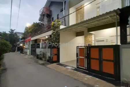 Dijual Rumah 2 Lantai Siap Huni Seperti Baru di Srengseng Sawah Jakarta Selatan