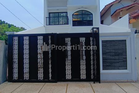 Dijual Rumah Baru LT 150 / LB 209 – Rumah Classic Modern Carport 2 Mobil di Joglo Jakarta Barat