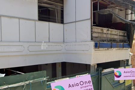 Dijual Rumah Tua Hadap Timur Laut 2 Lantai di Komplek BCS Kelapa Gading Jakarta Utara