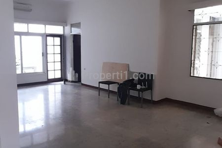 Sewa Rumah Siap Huni Baru Renov 3 BR Unfurnish di Area Senopati, Dekat Sudirman, SCBD, Gunawarman, Suryo Kebayoran Baru, Jakarta Selatan