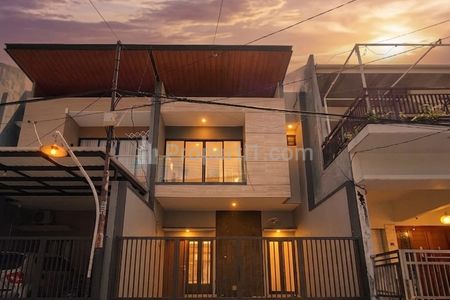 Dijual Rumah Baru Siap Huni di Mulyosari Surabaya, Lokasi Tidak Blusuk, Dekat Pakuwon City Mall, Kampus ITS