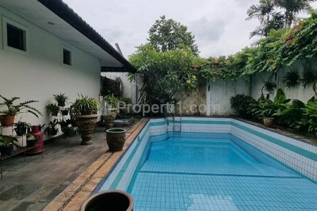 Jual Rumah di Cipete, Jakarta Selatan - Ada Kolam Renang & Taman Luas