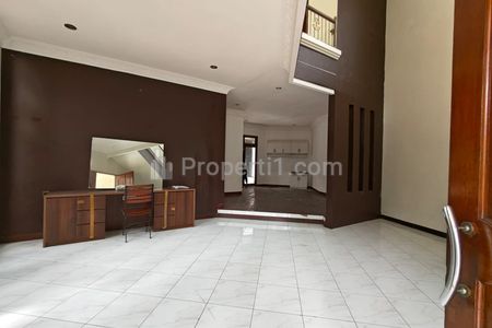 Disewakan Rumah Bagus Strategis Sayap Setrasari Bandung