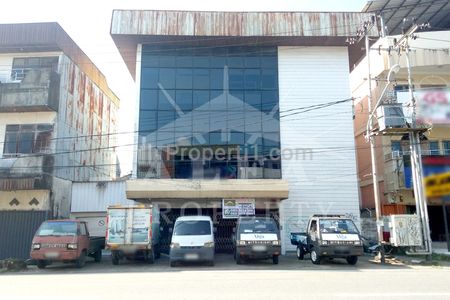 Jual Ruko Gandeng 3 Lantai Halaman Luas Cocok Usaha Depo Bangunan