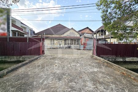 Sewa Ruang Usaha Halaman Sangat Luas Pusat Kota