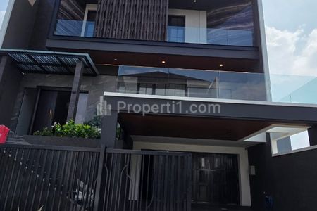 Jual Rumah Mewah 3 Lantai di Waterfront Citraland Kota Surabaya