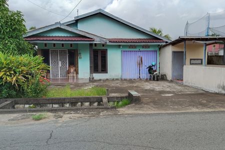 Dijual Tanah Bonus Rumah Lama di Tanjung Sari Pontianak, Lokasi Mewah, Dekat Sekolah dan Universitas