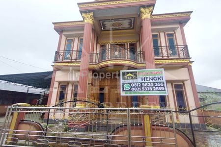 Dijual Rumah Mewah Carport Luas Siap Huni